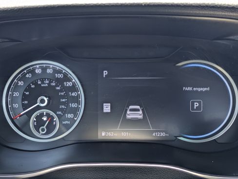 Used 2025 Genesis G70 2.5T RWD image 28