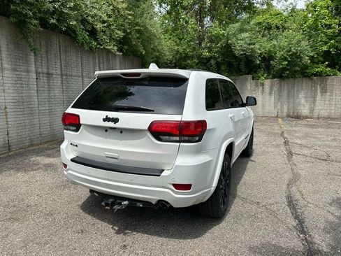 Used 2017 Jeep Grand Cherokee Altitude AWD/4WD image 5