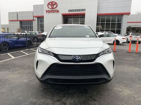 Used 2023 Toyota Venza LE image 3