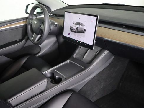 Used 2023 Tesla Model Y Long Range AWD/4WD image 31