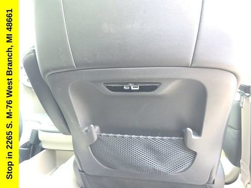 Used 2023 Chrysler Pacifica Limited FWD image 43