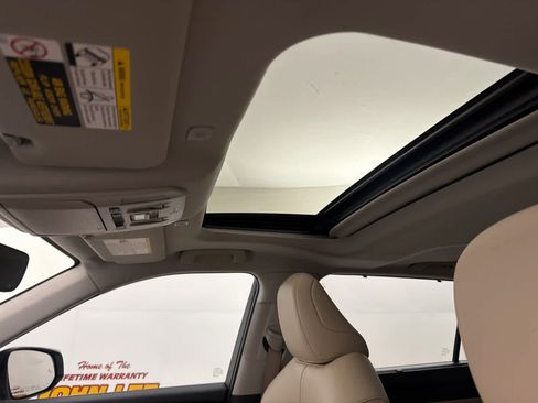 Used 2023 Toyota Highlander XLE FWD image 15