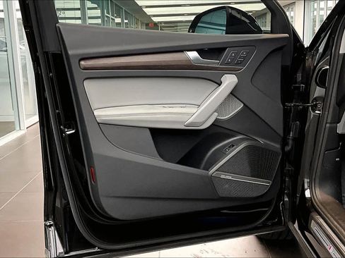 Certified 2025 Audi Q5 2.0T Premium Plus w/ Premium Plus Package image 22