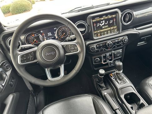 Used 2023 Jeep Wrangler Altitude image 29