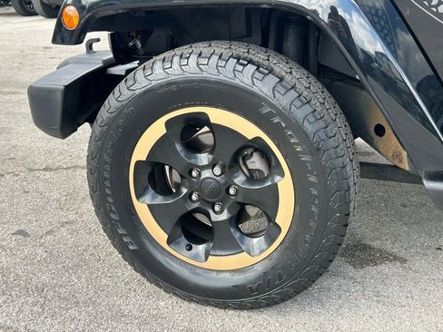 Used 2014 Jeep Wrangler Unlimited Sahara image 27