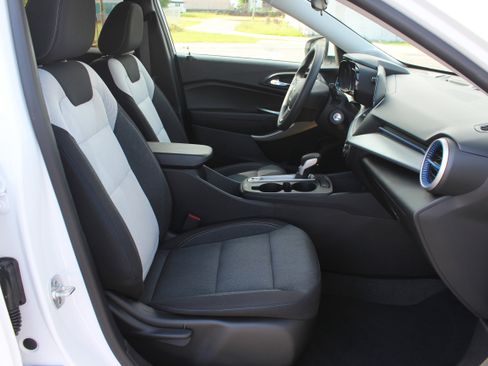 Used 2025 Chevrolet Trax LS w/ LS Convenience Package image 43