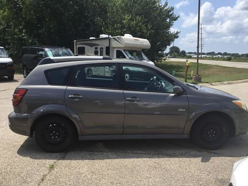 Used 2006 Pontiac Vibe w/ Sport Package FWD image 5