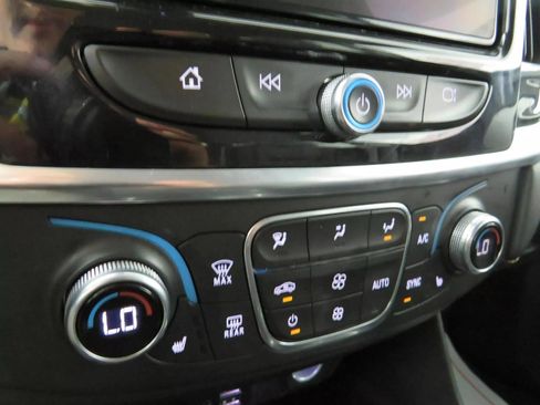 Used 2021 Chevrolet Traverse RS FWD image 25