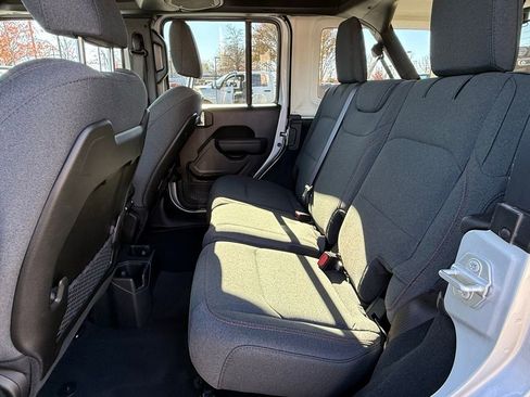 Certified 2024 Jeep Wrangler Unlimited Rubicon w/ Technology Group image 25