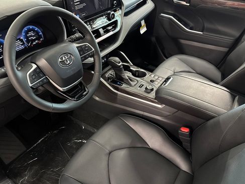 New 2026 Toyota Highlander Limited AWD/4WD image 10