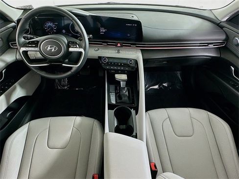 Used 2023 Hyundai Elantra Limited image 12