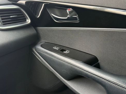 Used 2016 Kia Sorento SX image 25