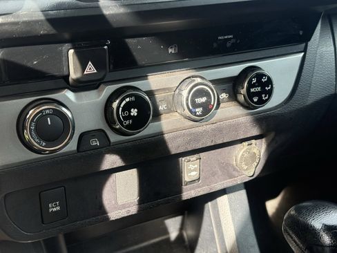 Used 2018 Toyota Tacoma SR w/ SR Convenience Package image 16