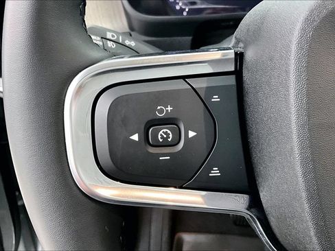 Used 2024 Volvo XC40 B5 Plus AWD/4WD image 26