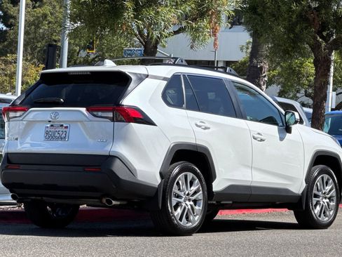 Used 2023 Toyota RAV4 XLE Premium FWD image 8