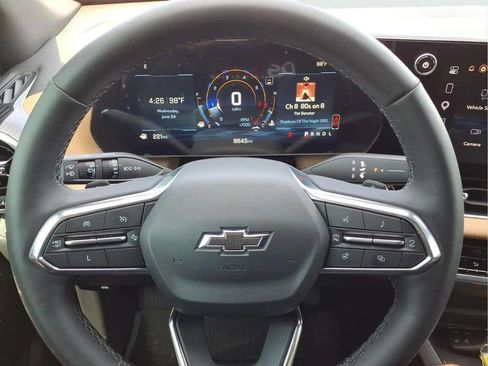Used 2025 Chevrolet Equinox ACTIV w/ Safety and Technology Package FWD image 14