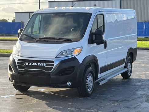 Used 2025 RAM ProMaster 2500 w/ U-Haul Equipment Group FWD image 5