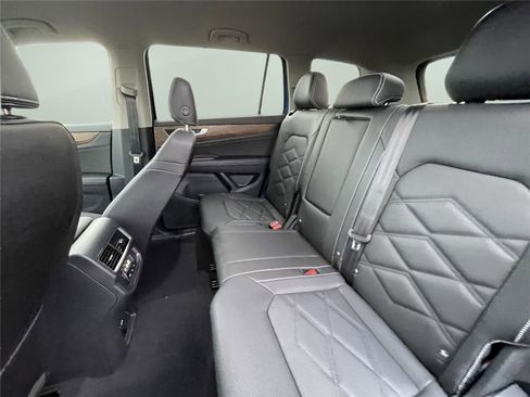 New 2026 Volkswagen Atlas SE image 16