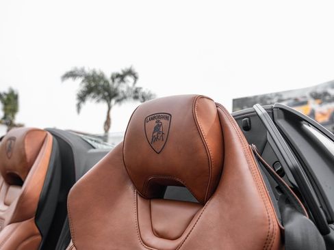 Used 2024 Lamborghini Huracan EVO image 25