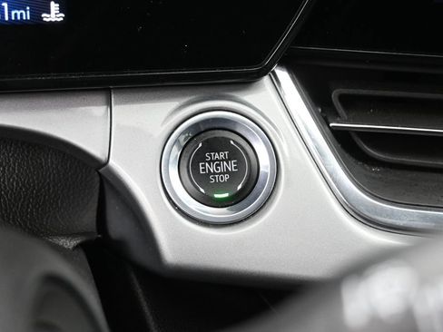 Used 2025 Chevrolet Trax LT FWD image 19