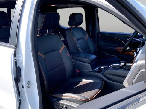 Used 2023 GMC Canyon AT4 w/ AT4 Premium Package AWD/4WD image 8