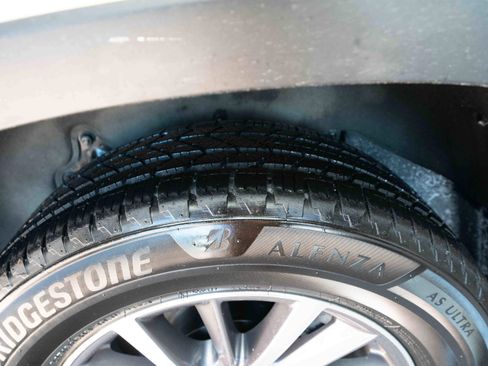 Used 2019 Toyota Highlander XLE image 29