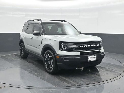 Used 2023 Ford Bronco Sport Outer Banks w/ Tech Package AWD/4WD image 8