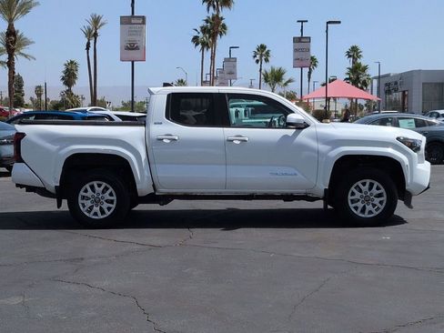 Used 2025 Toyota Tacoma SR5 AWD/4WD image 5