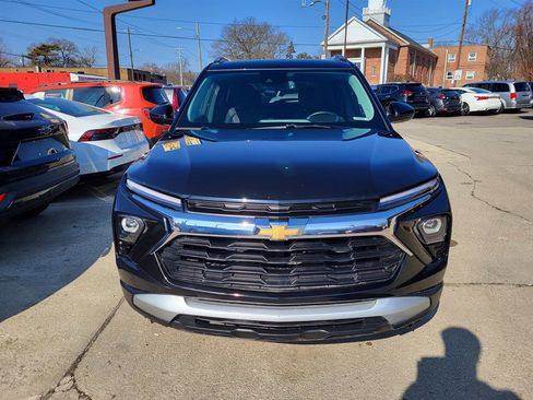 Used 2024 Chevrolet TrailBlazer LT w/ Convenience Package image 2