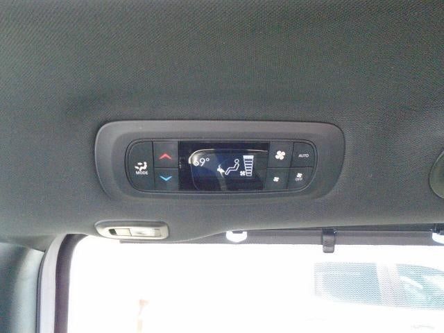 Used 2025 Chrysler Pacifica Limited FWD image 24