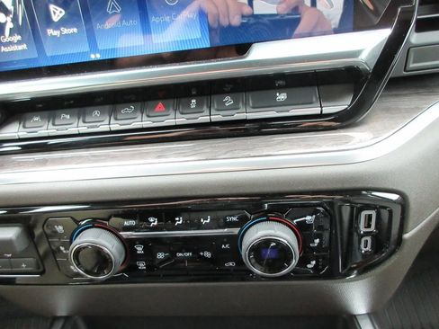 New 2026 Chevrolet Silverado 1500 LTZ w/ LTZ Premium Package AWD/4WD image 34
