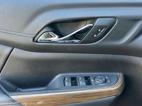 Used 2022 GMC Acadia SLE image 11