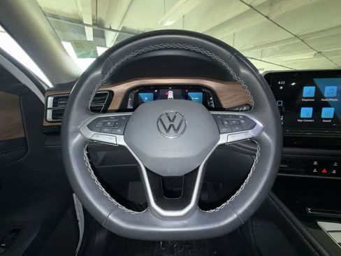Certified 2024 Volkswagen Atlas SE FWD image 15