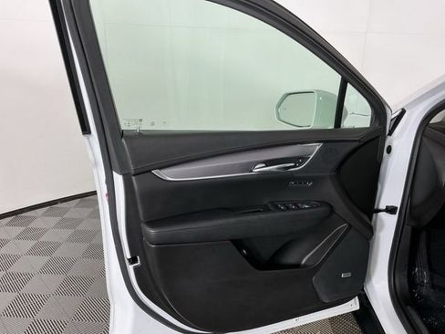 Used 2019 Cadillac XT5 Premium Luxury w/ LPO, Black Ice Package AWD/4WD image 12