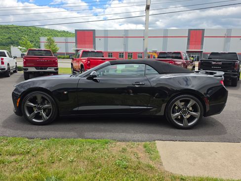Used 2018 Chevrolet Camaro SS RWD image 9