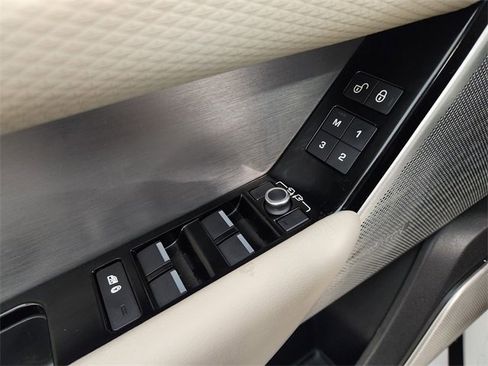 Used 2018 Land Rover Range Rover Velar R-Dynamic SE image 23