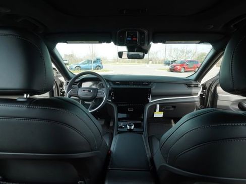 New 2026 Jeep Grand Cherokee Altitude image 24