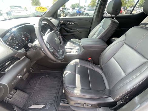 Used 2022 Chevrolet Traverse RS FWD image 16