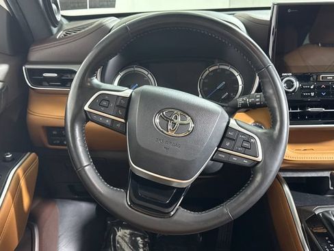 Used 2022 Toyota Highlander Platinum AWD/4WD image 27