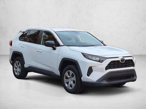 Used 2022 Toyota RAV4 LE FWD image 3