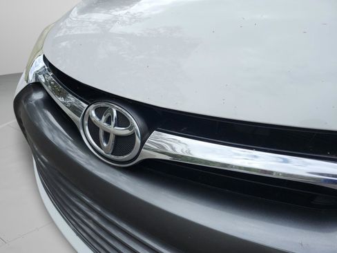 Used 2017 Toyota Camry LE image 19