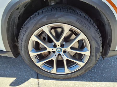 Used 2025 BMW X5 xDrive50e AWD/4WD image 9
