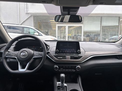 Used 2025 Nissan Altima 2.5 SV FWD image 35