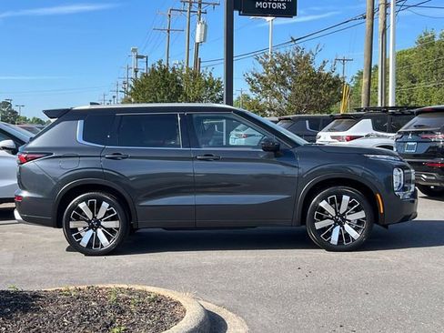 New 2026 Mitsubishi Outlander SEL image 2