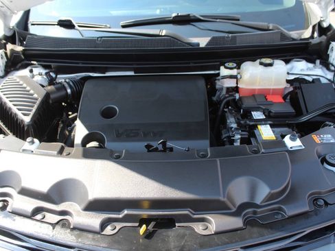Used 2022 Chevrolet Traverse RS FWD image 8