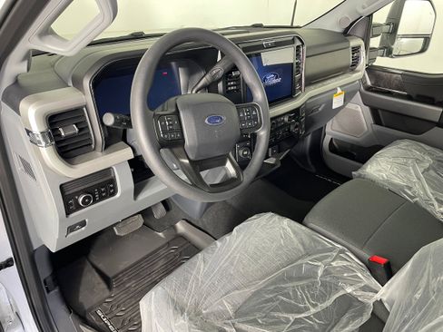 New 2026 Ford F250 4x4 Crew Cab Super Duty image 2