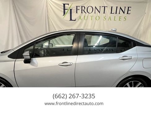 Used 2021 Nissan Versa SV FWD image 4