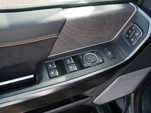 Used 2023 Ford F450 Platinum w/ FX4 Off-Road Package image 20