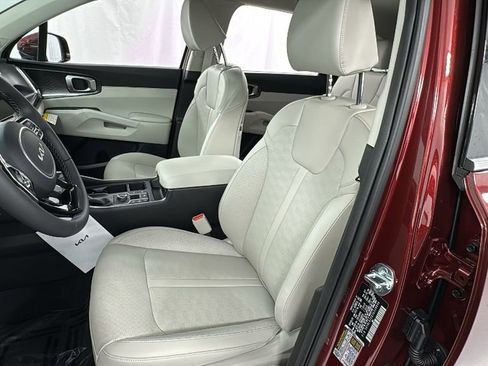Used 2025 Kia Sorento S image 10