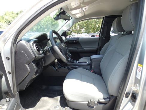 Used 2019 Toyota Tacoma SR image 8